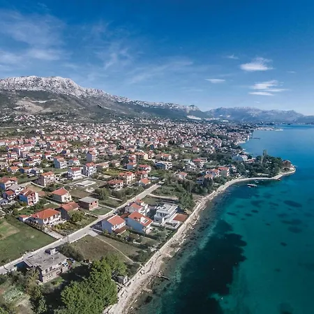 Casa vacanze 3 Bedroom Beautiful In Kastel Kambelovac *