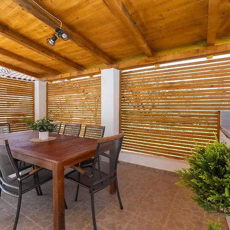 3 Bedroom Beautiful In Kastel Kambelovac * Kaštela