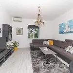 Holiday Home Kastel Kambelovac 11 بيت للعطل