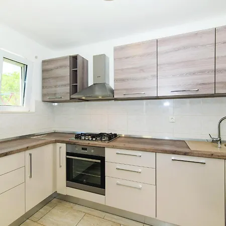 Holiday Home Kastel Kambelovac 11