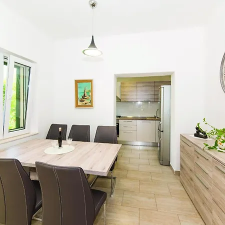 Holiday Home Kastel Kambelovac 11 *