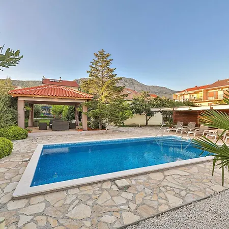 3 Bedroom Beautiful In Kastel Kambelovac