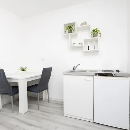 3 Bedroom Beautiful In Kastel Kambelovac *
