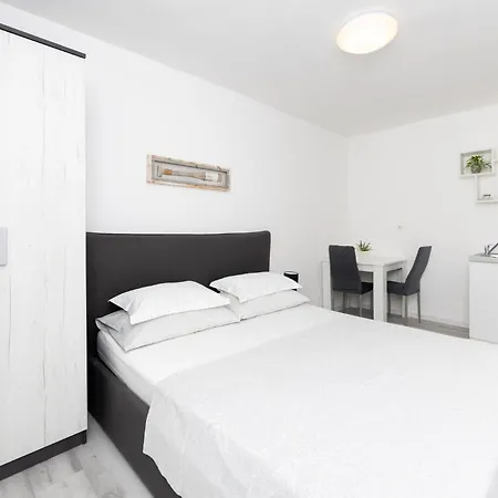 3 Bedroom Beautiful In Kastel Kambelovac * Kaštela