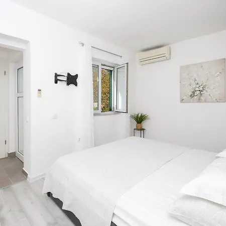 بيت للعطل Holiday Home Kastel Kambelovac 11
