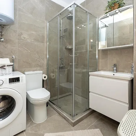 3 Bedroom Beautiful In Kastel Kambelovac Kaštela
