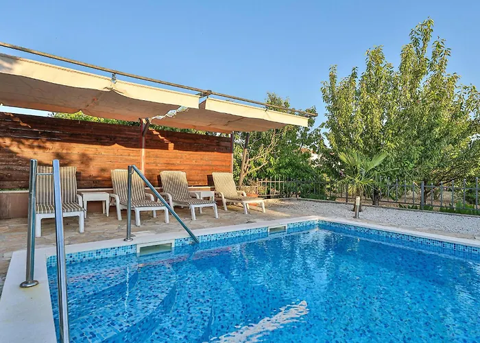 Kastel Kambelovac 11 * Kaštela