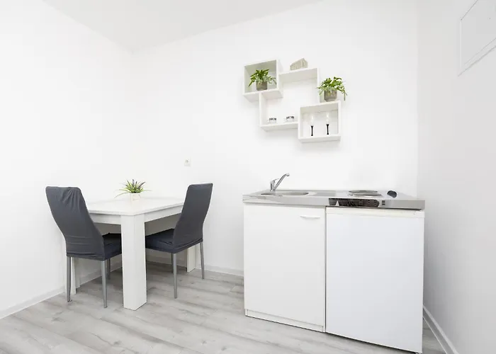 Kastel Kambelovac 11 *