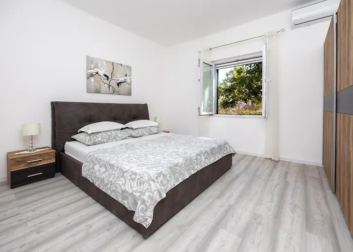 Σπίτι διακοπών Kastel Kambelovac 11 *