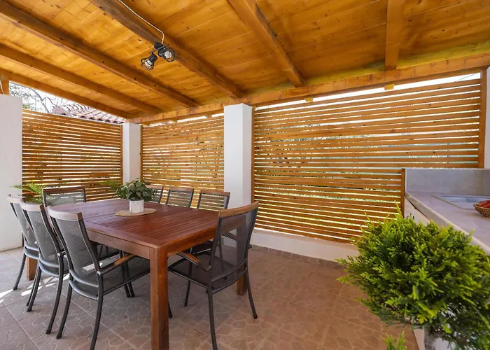 Kastel Kambelovac 11 * Kaštela